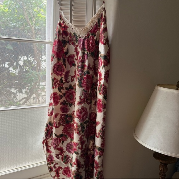 Unique Vintage Other - Vintage Floral Slip Size Large